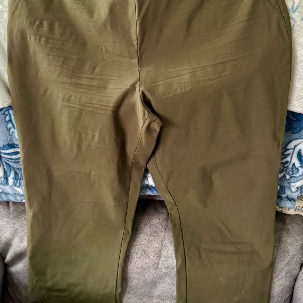New York & Company Green Capris Relaxed Fit